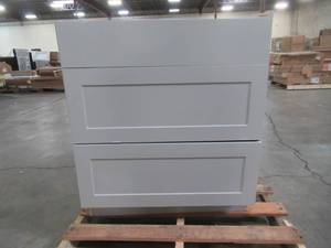 lot 316 image: Hampton Bay Cambridge Shaker Assembled 30 in. x 35 in. x 24.5 in. Base Cabinet with 3-Soft Close Drawers in Gray CA3035D-KG