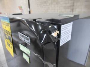lot 329 image: Magic Chef 10.1 cu. ft. Top Freezer Refrigerator in Black HMDR1000BE