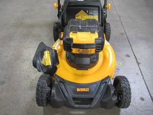 lot 8 image: Dewalt 21.5 in. 20-Volt MAX Lithium-Ion Cordless Battery Walk Behind Push Mower DCMWP233U2