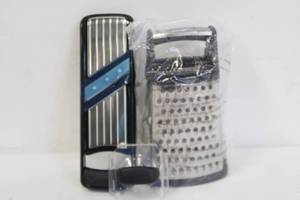 lot 625 image: Sabatier 2 Piece Box Grater and Mondoline Slicer Set