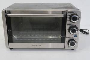 lot 627 image: Insignia - 4-Slice Toaster Oven - Stainless Steel