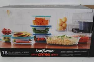 lot 638 image: Snapware Pyrex 18-piece Glass Food Storage Set