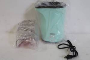 lot 647 image: Dash Fresh Pop Electric Popcorn maker