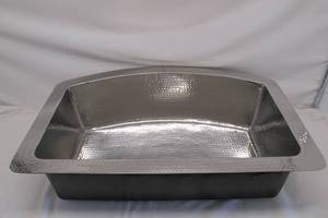lot 615 image: Convex Rounded Farmhouse Sink - 33 - Hammered Stainless Steel