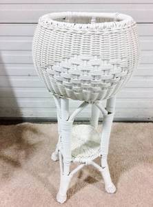 WOW UNUSUAL WHITE WICKER BAMBOO STYLE BOHO CHIC BOWL SHAPED PLANTER PLANT STAND WITH SHELF 28 - GREAT CONDITION VERY SOLID &amp STURDY