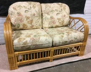 ITS PORCH TIME RELAX &amp ENJOY IT IN THIS FABULOUS BOHO CHIC BAMBOO RATTAN LOVESEAT WITH BEAUTIFUL STURDY CUSHIONS BY QUALITY MAKERS CARRINGTON HALL FURNITURE - EXCELLENT CONDITION