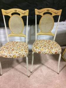 Set Of 4 Vintage 1950s Cane Back Floral Seat Dinette Chairs - Very Decorate - Seats Have Splits In Vinyl &amp Will Need To Be Recovered&nbsp