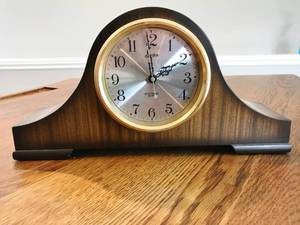 Vintage Linden Electronic Strike Chime Mantle Wooden Clock - Great Condition