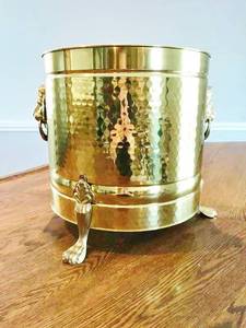 Beautiful Hollywood Regency&nbspBristol Brass Claw Foot Planter Lion Head Ring Handles Appox 14 x 12 Large PlantTree Pot - Great Condition
