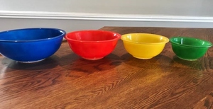 WOW Set Of 4 Vintage Collectible Pyrex Primary Colors Clear Glass With Lip Mixing Bowls - Great Vintage Condition - See Pics