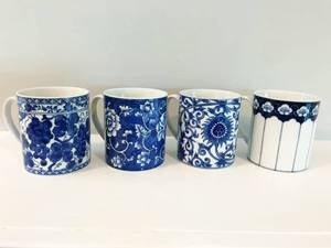 VINTAGE COLLECTIBLE LOT OF 4 NEW IN BOX LOVELY BLUE TAKAHASHI BLUE &amp WHITE FLORAL MUGS