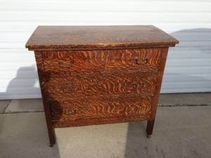 WOW ANTIQUE LATE 19TH CENTURY BARNARDS MINNEAPOLIS IMPERIAL QUARTERED OAK DRESSER WITH FAUX TIGER OAK FINISH ON CASTERS - GREAT CONDITION WITH A COUPLE AGE RELATED WEAR SPOTS ON FINISH...ALSO MISSING A PART OF DRAWER PULL -SEE PICS&nbsp