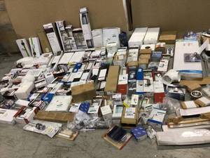 Large Lot of Bathroom Plumbing and Misc Customer Return See Pictures