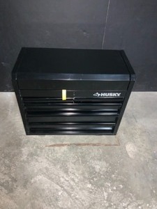 lot 68 image: TOP HALF OF A 27 IN. 9-DRAWER TOOL CHEST. SEE PICTURES
