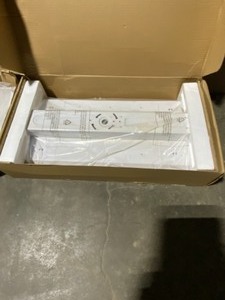lot 7 image: ASSORTED COMMERCIAL LIGHTING. VARIOUS CONDITIONS SEE PICTURES