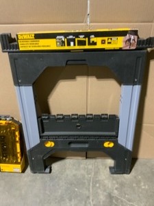 lot 30 image: MIXED DEWALT ASSORTMENT. VARIOUS KINDS OF ITEMS SEE PICTURES