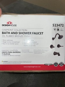DESIGN HOUSE OAKMONT 2-HANDLE 1-SPRAY TUB AND SHOWER FAUCET IN OIL RUBBED BRONZE (VALVE INCLUDED). SEE PICTURES