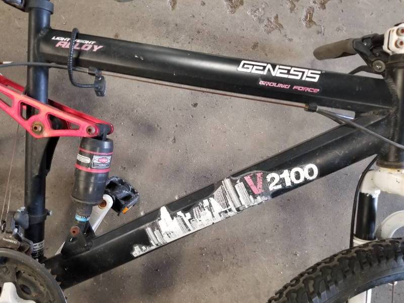 Genesis ground force v2100 best sale mountain bike