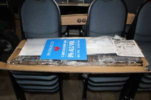 lot 108 image: Monaco Adjustable Foldout Merchandiser