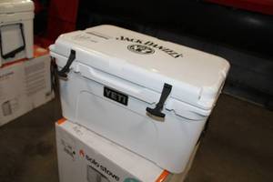 lot 117 image: Yeti Tundra 45 Jack Daniels Old No. 7 Brand Plastic Chest Cooler White 25-12Lx15-12Wx15-12H