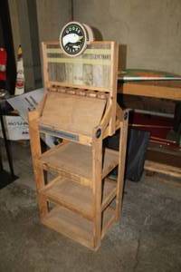 lot 178 image: Goose Island Display 24Wx19Dx68H