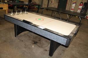 lot 20 image: Air Hockey Table 84Lx41Wx27H