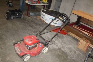 lot 32 image: Toro Personal Pace Self-Propel System Recycler Lawn Mower 22 20332