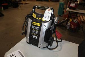 lot 87 image: Stanley Jump Start System with Compressor 500A J5C09SEL