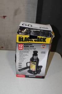 lot 66 image: Torin Black Jack Hydraulic Bottle Jack 12 Ton (new in box)