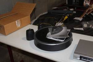 lot 213 image: iRobot Roomba Vacuum (in box)