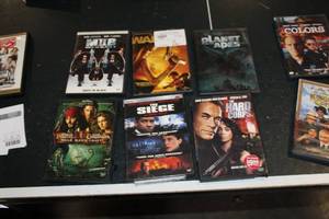 lot 257 image: Lot of (6) DVD Movies  with MIB II, Planet Of The Apes, Hard Corps, The Siege, Pirates of the Carribean