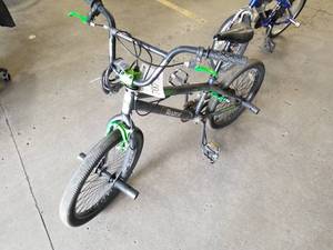 lot 707 image: Razor FS20 Boys 20 Single-speed Trick Bike with 12 Grey Frame