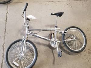 lot 706 image: Boys 15 Single-speed BMX Bike with 17 Chrome Frame