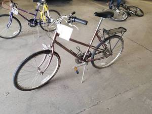 lot 712 image: Schwinn Mirada Womens 22 10-speed Touring Bike with 18 Brown Frame