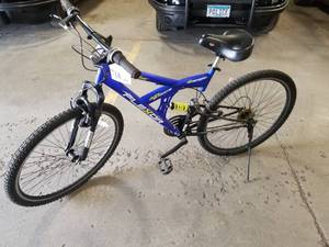 lot 718 image: Kent Flexor 29 Mens 29 21-speed Mountain Bike with 18 Blue Frame