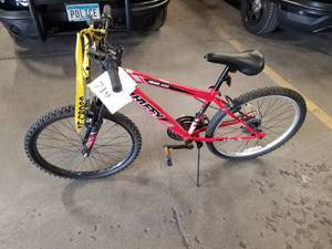 lot 719 image: Huffy Highland Boys 19 21-speed Mountain Bike with 12 RedBlack Accents Frame