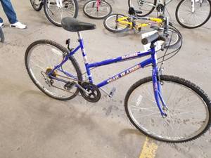 lot 721 image: Rand Trailblazer Womens 21 18-speed Mountain Bike with 17 Blue Frame