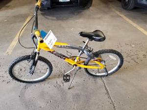 lot 727 image: Magna Torrid Boys 15 Single-speed BMX Bike with 12 Yellow Frame