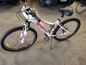 lot 728 image: Schwinn Ranger Girls 26 Trail Bike with 15 WhitePurple-Pink Decals Frame