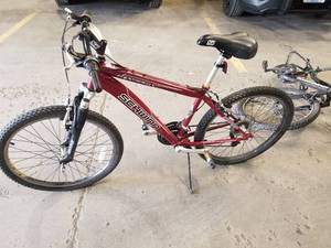 lot 731 image: Schwinn Ranger Mens 22 Trail Bike with Red Frame