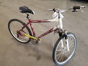 lot 734 image: Giant Sedona Mens 24 Trail Bike with 18 Red Frame