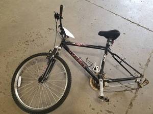 lot 748 image: Trek 820 Mens 26 Trail Bike with 17 Black Frame