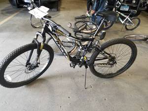 lot 752 image: Hyper Explorer Mens 27.5 Trail Bike with 17 Aluminum BlackGold Frame