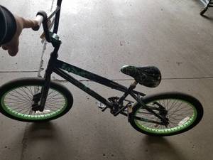 lot 754 image: Avigo Fade Boys 17 Single-speed Freestyle Bike with 10 Purple Frame