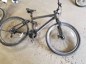 lot 758 image: Mens 29 7-speed Mountain Bike with 18 Black Frame