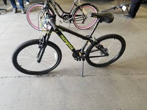 lot 756 image: Mongoose Excursion Mens 23 21-speed Mountain Bike with 24 BlackYellow Frame