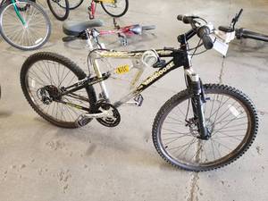 lot 761 image: Mongoose XR200 Mens 26 21-speed Trail Bike with 17 Aluminum SilverBlack Frame