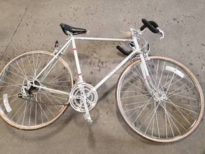lot 764 image: Schwinn LE Tour Mens 20 10-speed Street Bike with 22 Silver Frame