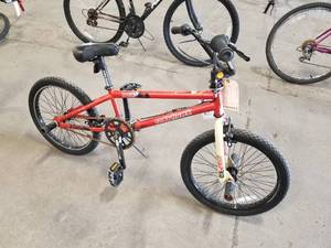 lot 766 image: Tony Hawk Huck Jam Mens 18 Single-speed Trick Bike with 10 Red Frame
