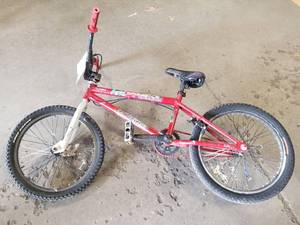 lot 770 image: FA Boys 18 Trail Bike with 12 Red Frame